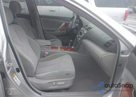 2010 Toyota Camry Xle z USA, uszkodzony, nr VIN 4T4BF3EK4AR038393